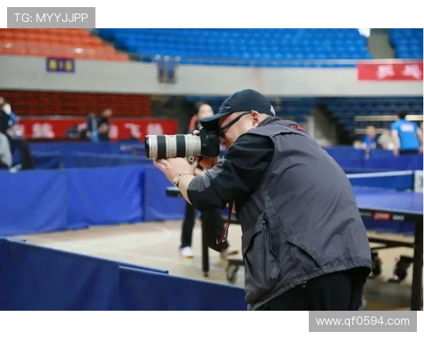 世界赛新王登顶引燃全球热议各大战队鏖战赛场激情不断 世界赛新王登顶引燃全球热议各大战队鏖战赛场激情不断