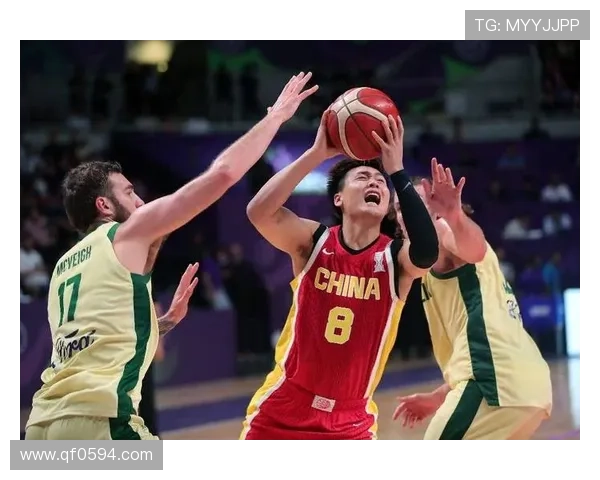 中国男篮逆袭击败澳大利亚冲击奥运资格赛 赛场惊心动魄全场观众热血沸腾 中国男篮逆袭击败澳大利亚冲击奥运资格赛 赛场惊心动魄全场观众热血沸腾