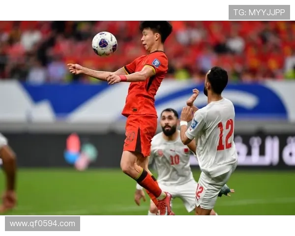 国足逆转取胜震撼全场年轻球员闪耀赛场点燃全国足球热情 国足逆转取胜震撼全场年轻球员闪耀赛场点燃全国足球热情