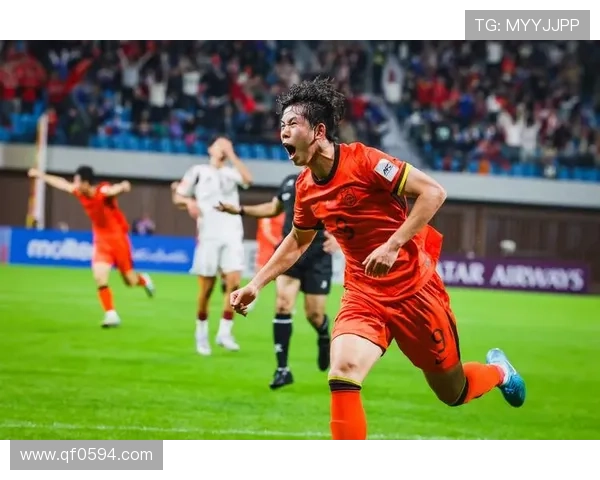 中国足球队迎战强敌亚洲杯小组赛首场比赛全力冲击出线目标