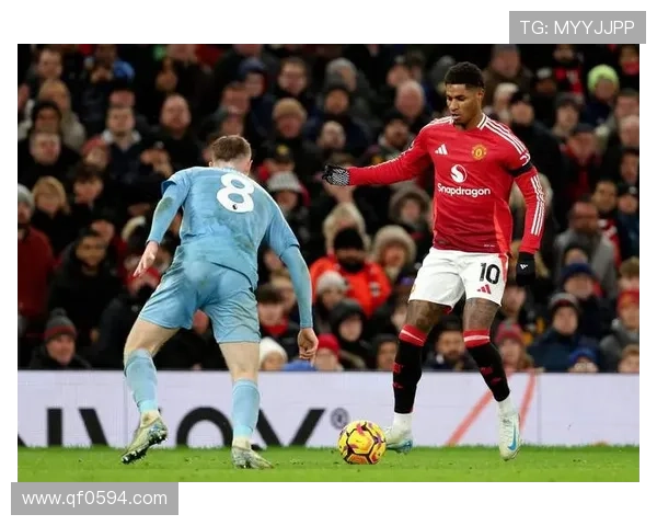 曼联俱乐部历史辉煌与挑战并存的传奇之路